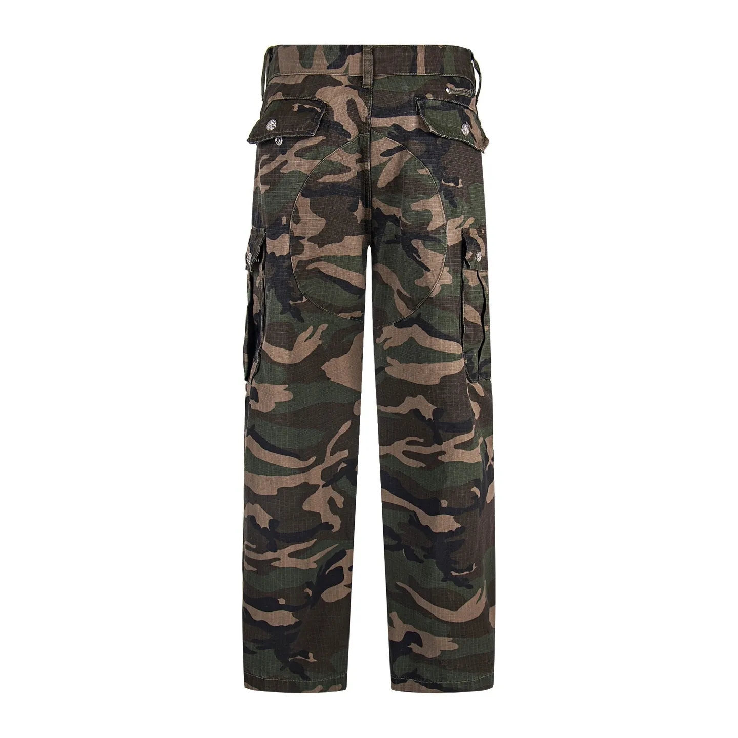 P260 (all popular models are back) Chrome hearts CH Chrome hearts new silver camouflage three-dimensional pocket overalls Chrome hearts is a top brand in the fashion world, and this pair of pants is one of the best. It uses the classic Levi's jeans bottom panel, which has been carefully disassembled and spliced. The washed effect is natural, showing a unique retro charm. The pants are based on camouflage and are paired with cross patches, which have a great visual impact. These patches are exquisitely crafted and have a luxurious feel. The hardware accessories are ultra-exquisite. The placket buckle is made of silver, hand-polished and painted with distressing liquid. The main buckle has a three-dimensional cross flower shape. The six-pointed star screws and hand-cut leather washers on the back are full of details, which are both beautiful and durable. Style number: 1731# Color: Camouflage Size: 28 30 32 34 36